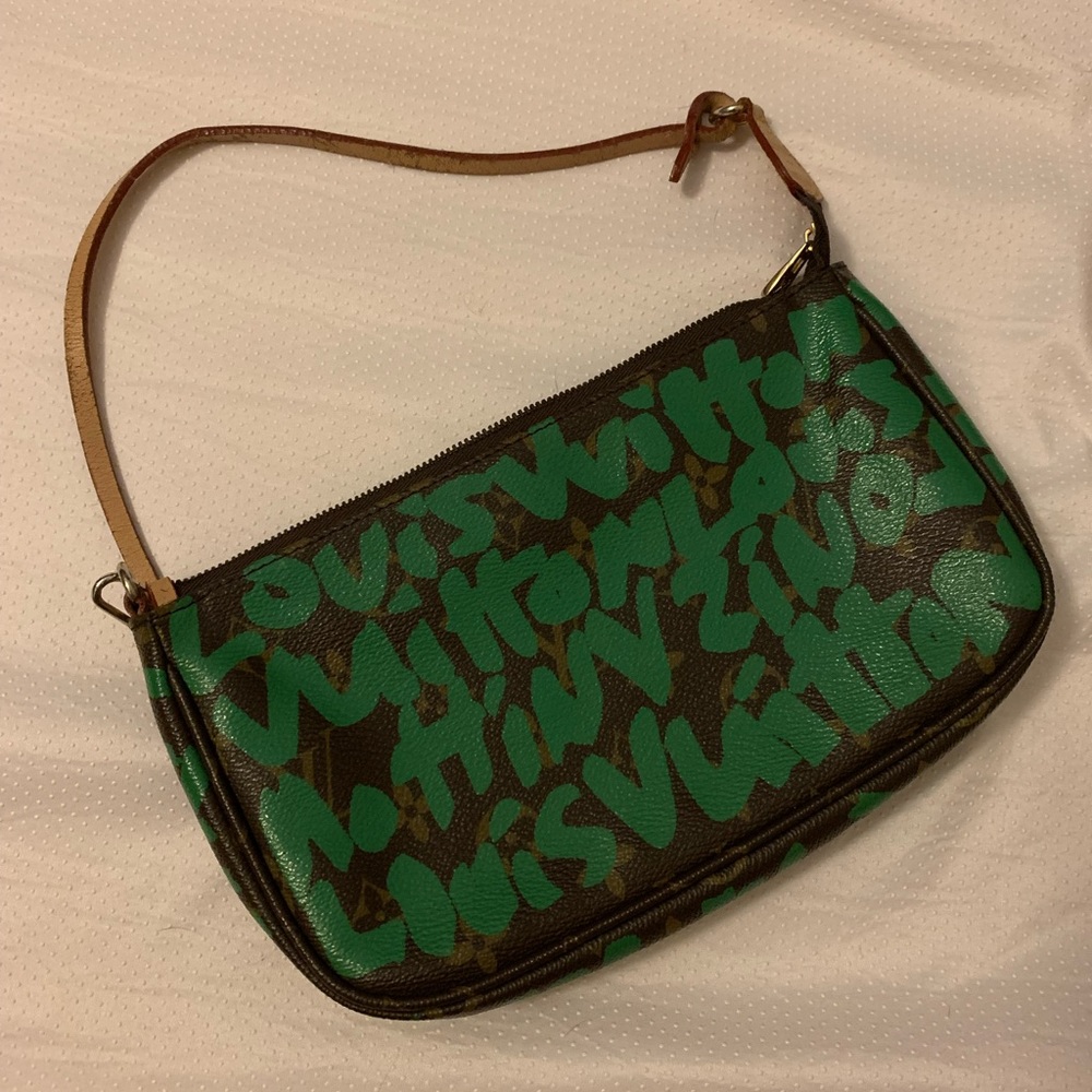 Louis Vuitton 2001 pre-owned monogram graffiti accessories pouch